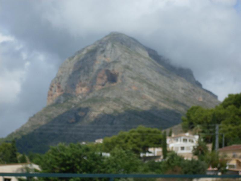 Spanien2010_1 093.jpg - The hill Montgo which seperates the towns Javea and Denia